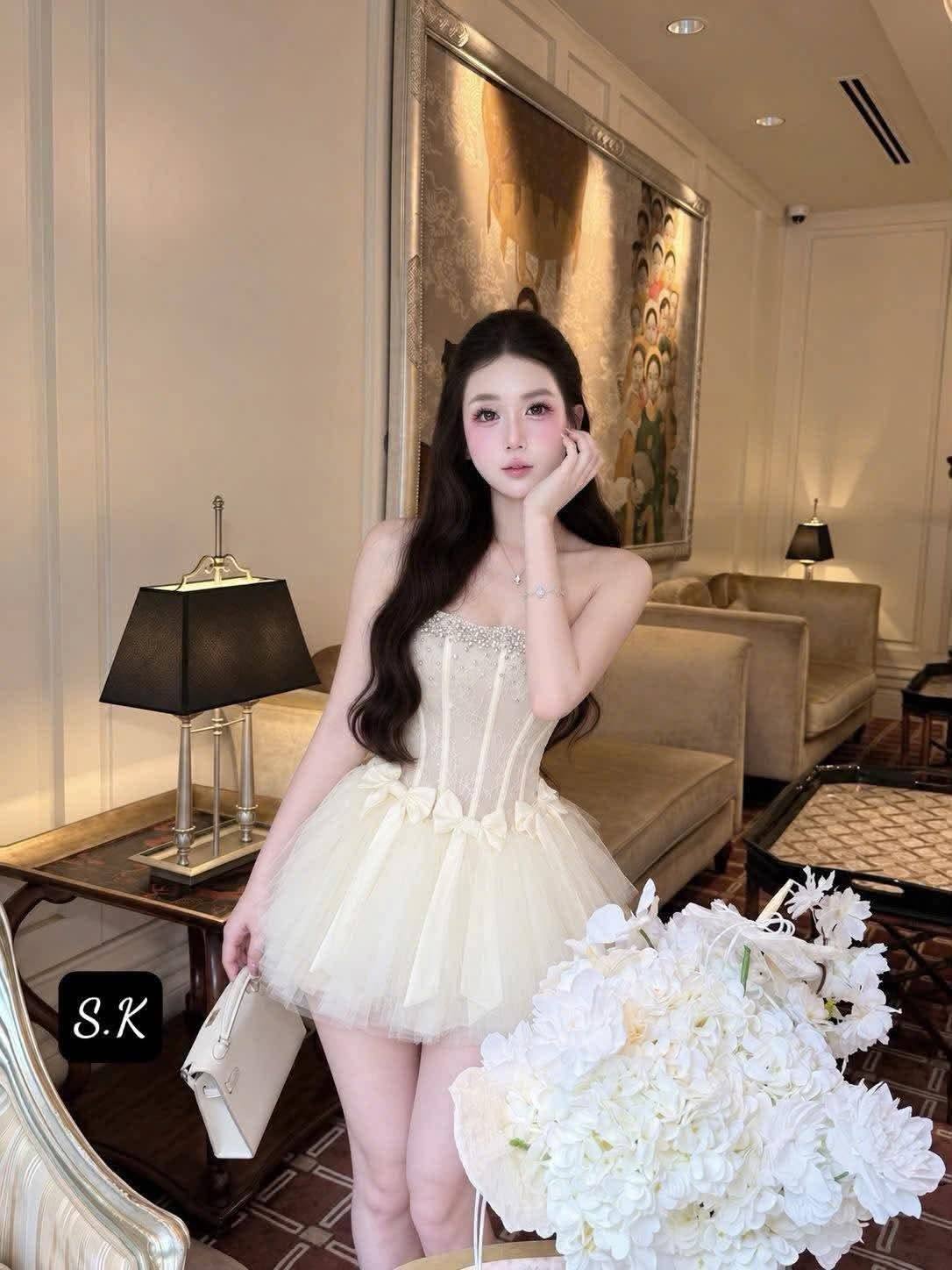 มินิเดรสโทนไอวอรีกระโปรงฟู